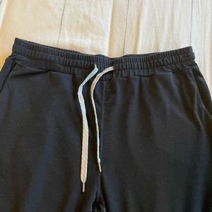 Vuori Performance Joggers in black